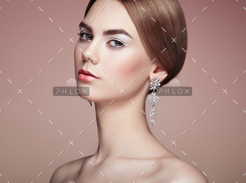 demo-attachment-106-fashion-portrait-of-young-beautiful-woman-with-PAYFWZ5